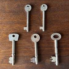5 Vintage Keys Barrel Keys