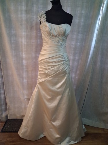 Wedding dress size ivory - 4,