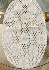 VINTAGE WHITE COTTON OVAL