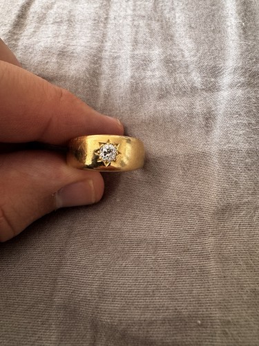 18ct gold diamond signet - 18ct,