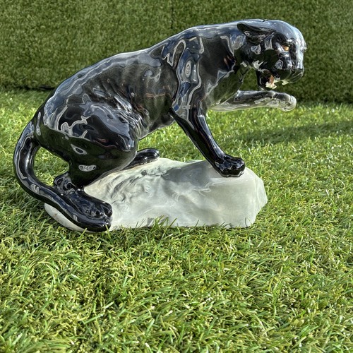 Beswick black puma rock - black,