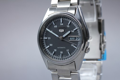 Near mint vintage seiko 5 - [near,