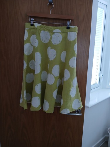 Hobbs size 100 linen - size, polka