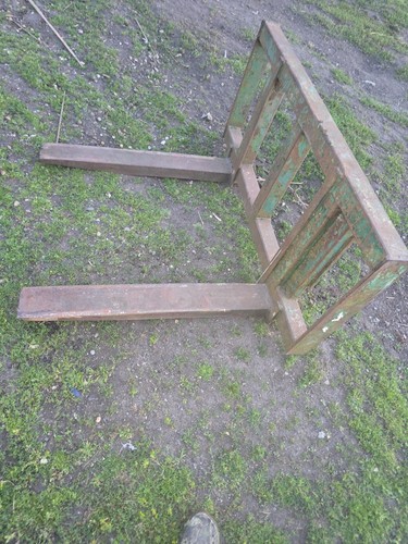 Tractor machinery pallet - tractor, forks
