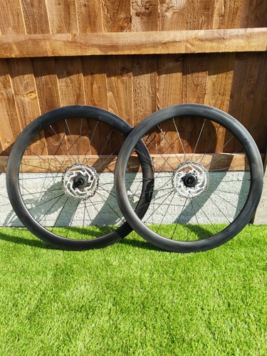 Carbon road wheels 700c - carbon,