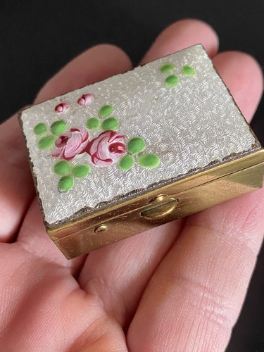 Vintage floral enamel - pill, box