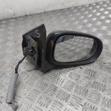 Nissan Almera Tino V10