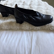 Camper Women’s Black Size 6 Leather Court Shoes. Excellent Condition Worn Once.