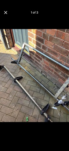Rhino roof bars with roller