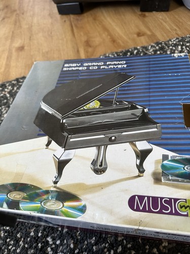 Baby grand piano - baby,