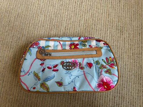 Oilily make travel - up,