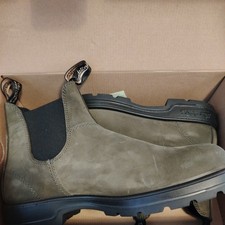 BNIB blundstone boots olive