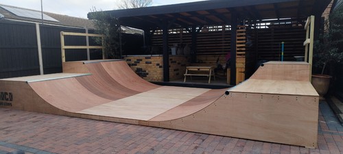 Half pipe skate ramp - pipe,