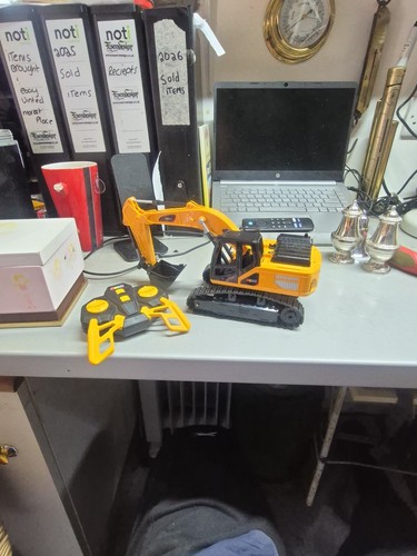 Small scale joyin - scale, digger