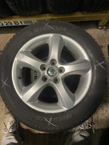 Skoda 15inch alloys tyres - 4,