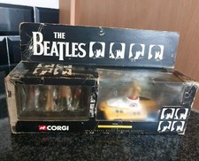  Diecast yellow submarine with figures