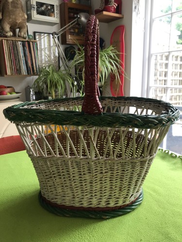 Vtg wicker basket - basket, with