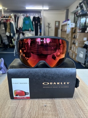 Oakley flight tracker - flight, l