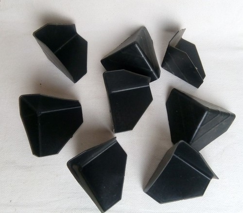 Large black plastic corner - large,