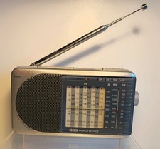 Roberts R9962 Portable AM/FM