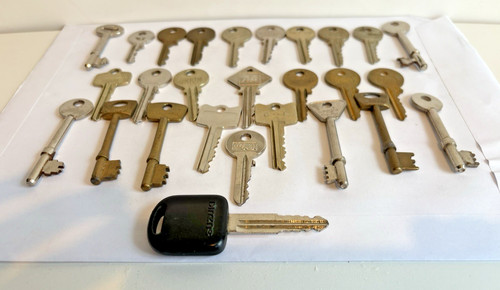 Joblot old keys yale - joblot,