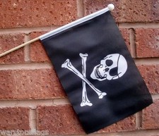 SKULL & AND CROSSBONES Medium