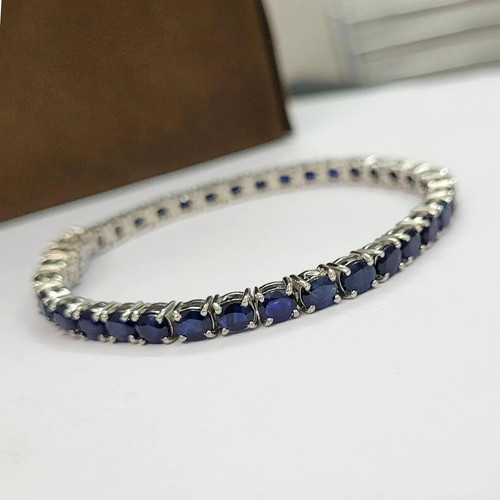 Oval natural sapphire - natural,