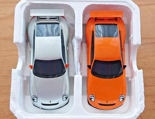 Scalextric porsche gt3rs two - scalextric,