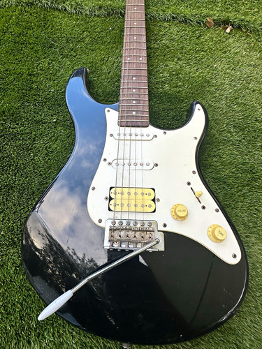 Yamaha pacifica black solid - black,
