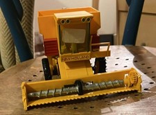 Vintage Britains New Holland Combine Harvester TR85 1980 needs light restoration