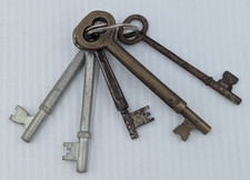 Vintage Key Skeleton Keys Assorted Keys Lot of 5