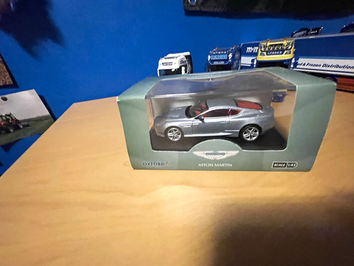 Oxford diecast aston - oxford,