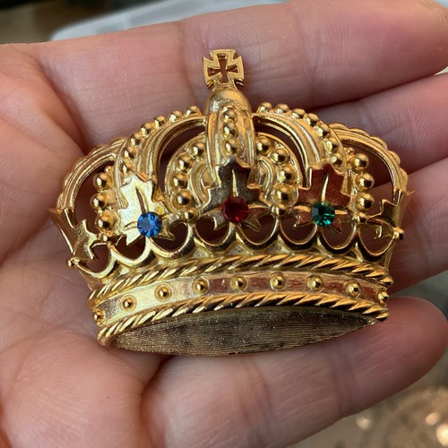 Vintage gold tone crown - jj,