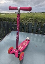 Maxi Micro Deluxe Multi-Colored LEDs  scooter