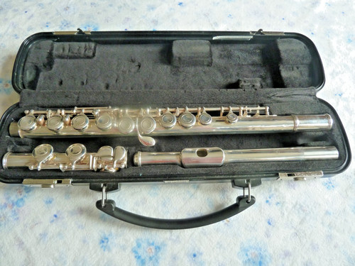 Yamaha student flute 211 - e1,