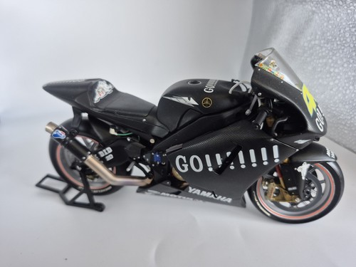Yamaha yzr valentino - yamaha, yzr-m1,
