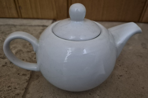 Single person teapot white