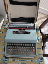 Olivetti Lettera 32 Typewriter