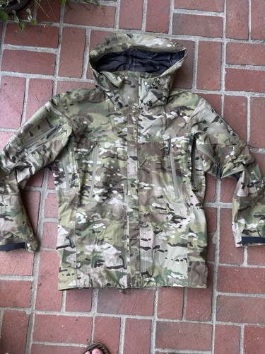 Medium arcteryx leaf - medium, alpha