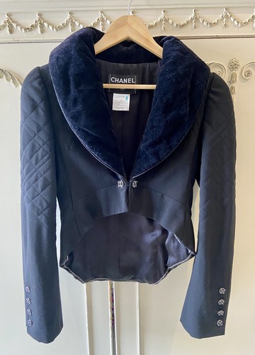 Stunning and authentic - stunning, chanel