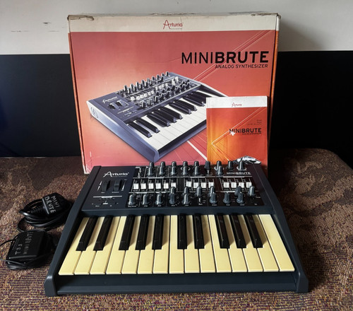 Arturia minibrute mk1 analogue - arturia,