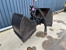 Kinshofer clamshell grab