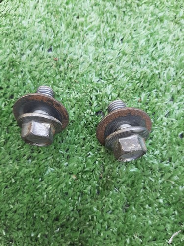 Blade bolts retaining x - bolts,