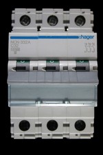 HAGER 32 AMP CURVE C 10kA TRIPLE POLE MCB CIRCUIT BREAKER NCN332A 461585