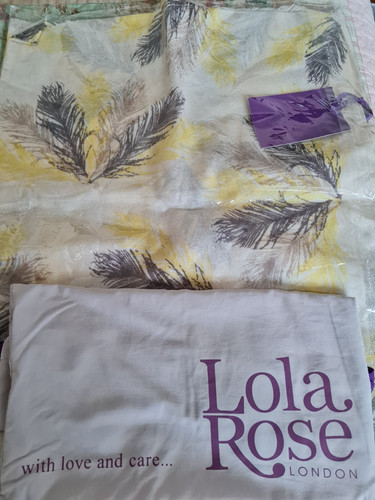 Lola rose feather - lola,