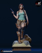 Lara Croft Figure / Statue