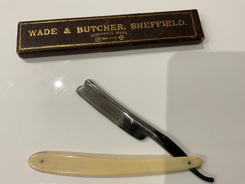 Vintage cut throat razor - throat, by