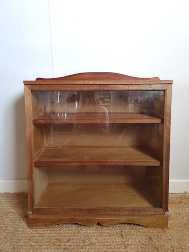 Retro display unit - display, glazed