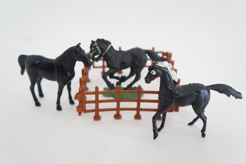 Vintage plastic toy horses - plastic,