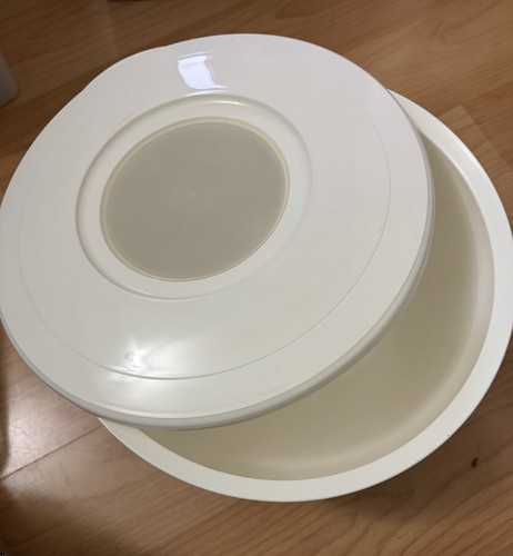 Tupperware vintage round - vintage,